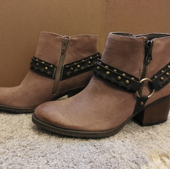 NWOT Crown Vintage Wendy Taupe Brown Suede Leather Western Ankle boots Sz7.5